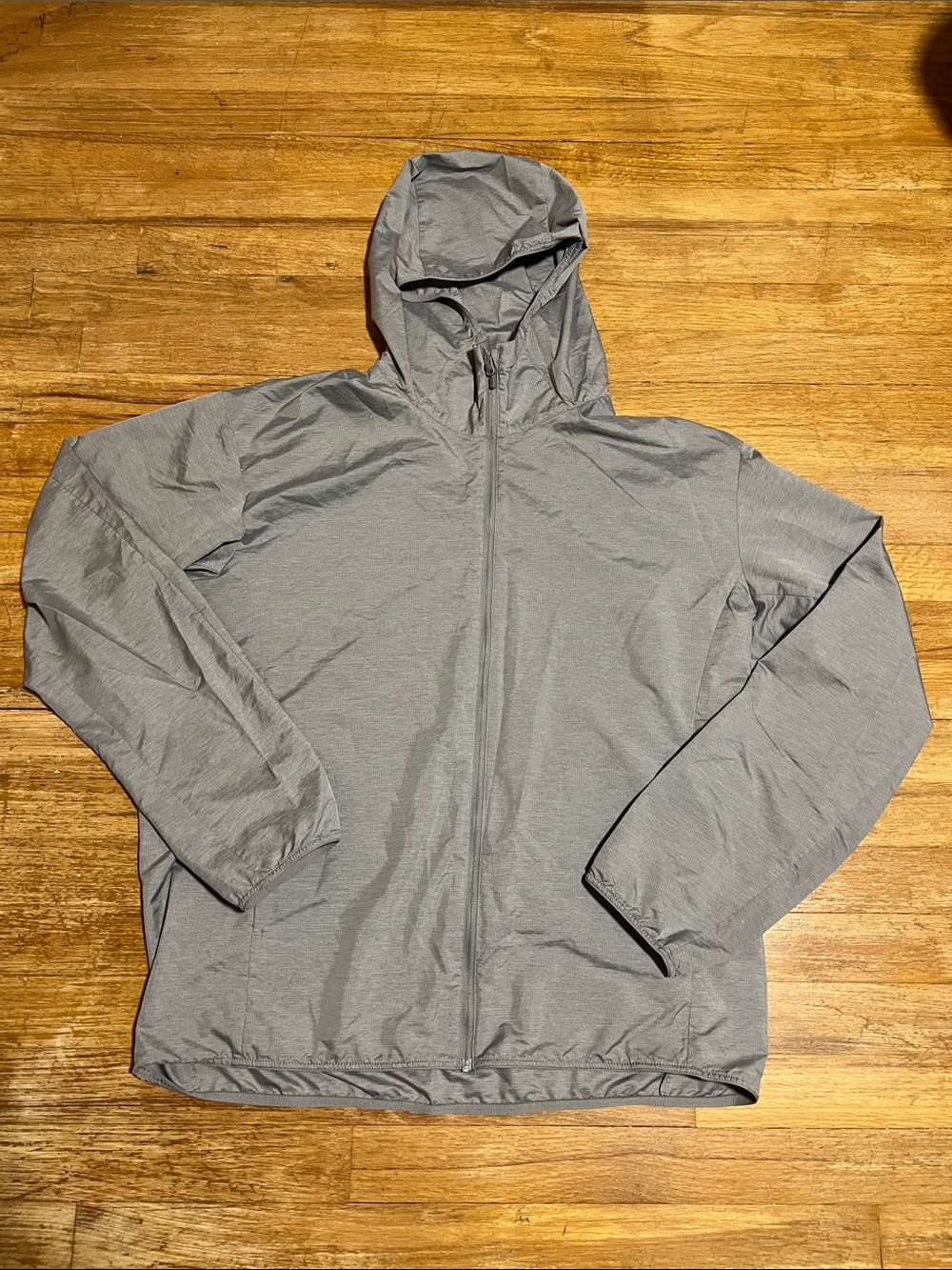 Uniqlo Lightweight Windbreaker UV Water Repellent with Hood Grey size large